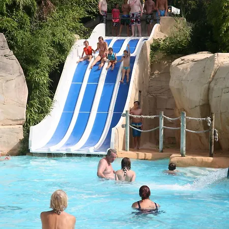 Les Ormes Domaine Et ホテル 3*