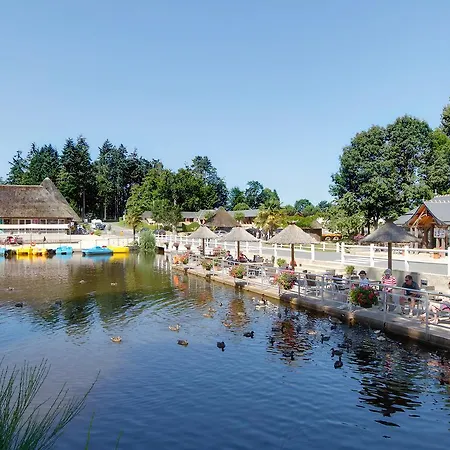 Les Ormes Domaine Et ホテル 3*