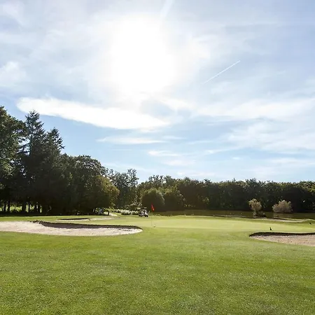 Les Ormes Domaine Et ホテル
