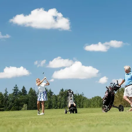 Les Ormes Domaine Et ホテル 3*