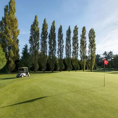 Les Ormes Domaine Et Hotel Epiniac